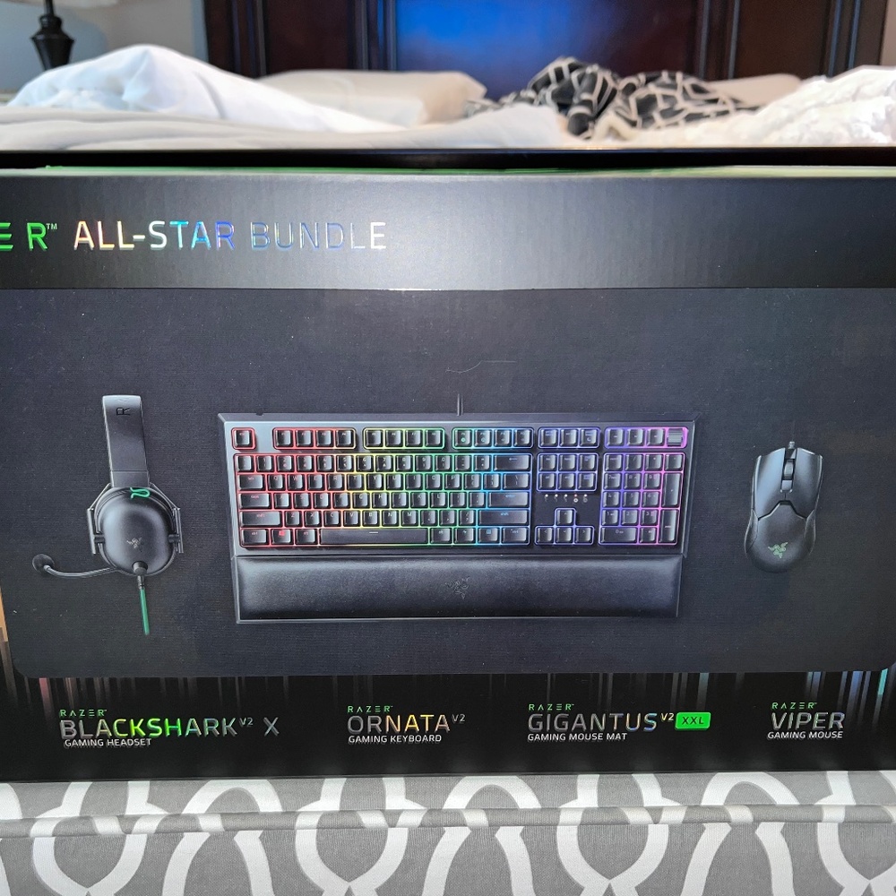 Razer All-Star Gaming Bundle Ornata Keyboard + Viper Mouse + Gigan Pad + Headset